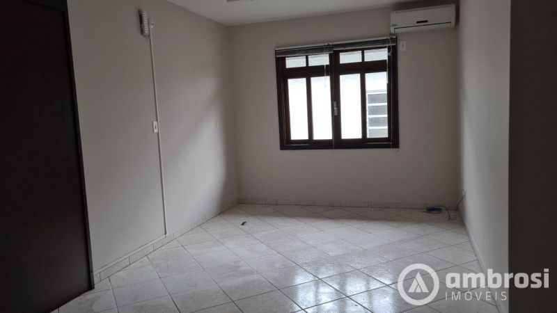 Casa com 2 pavimentos comerciais 