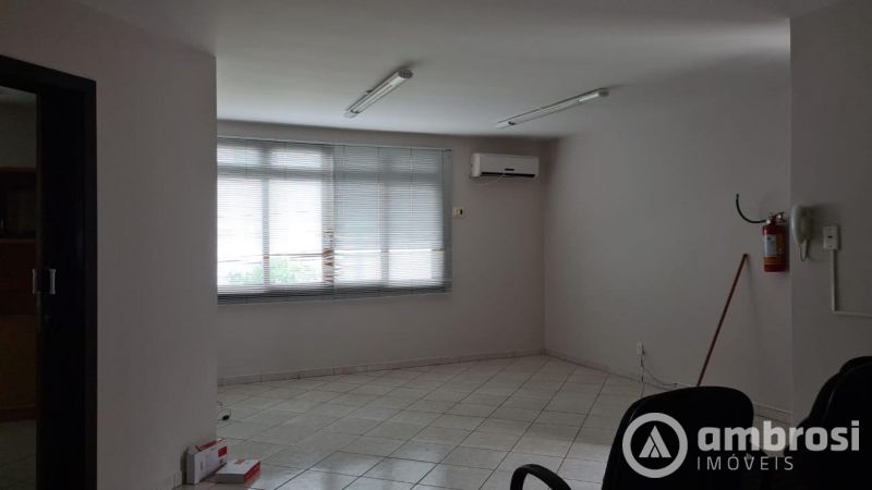 Casa com 2 pavimentos comerciais 