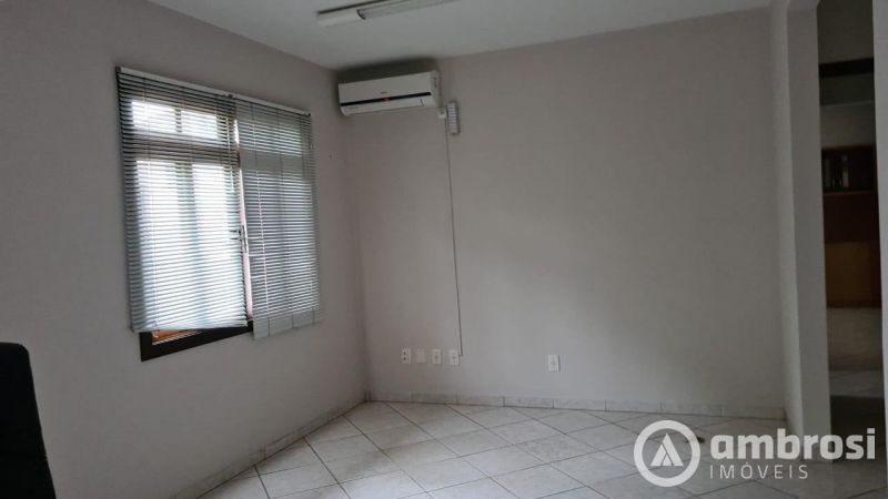 Casa com 2 pavimentos comerciais 