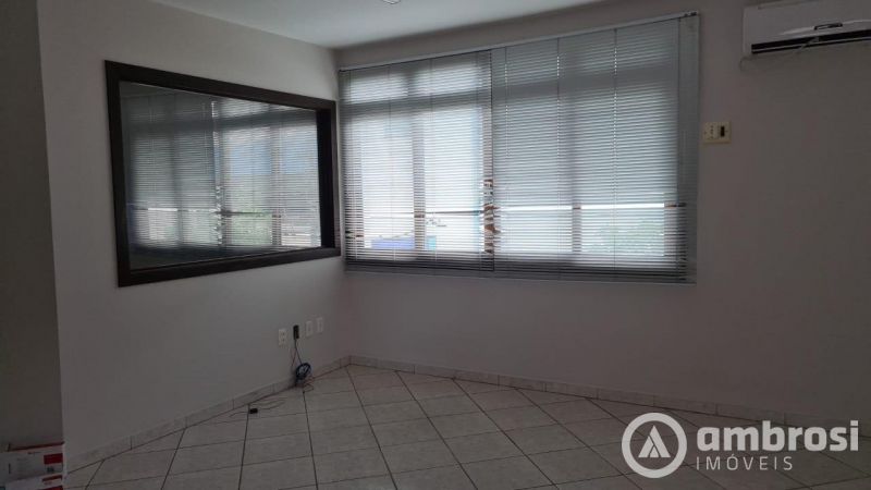 Casa com 2 pavimentos comerciais 