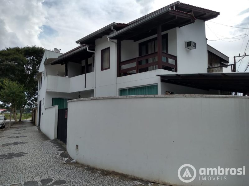 Casa de 5 quartos, 180m² no bairro Centro I, em Brusque | Eu Corretor