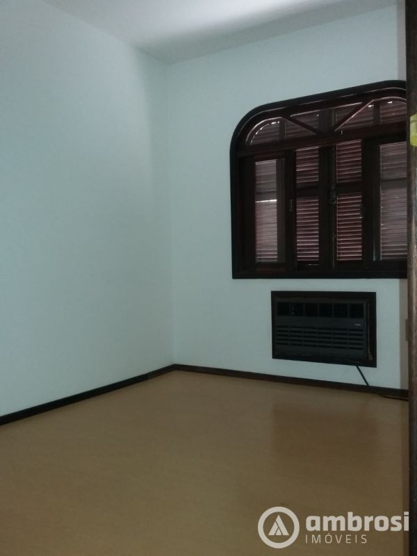 CASA COM 3 QTOS - BAIRRO SÃO LUIZ