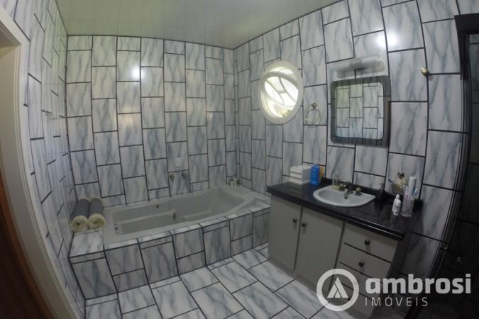 CASA  COMERCIAL - BAIRRO BATEAS 