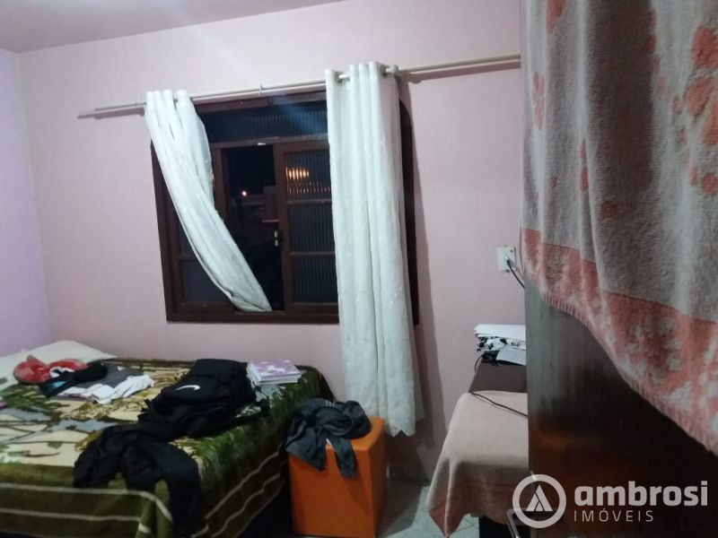 Ampla Casa com 4 Quartos Troca por Sitio