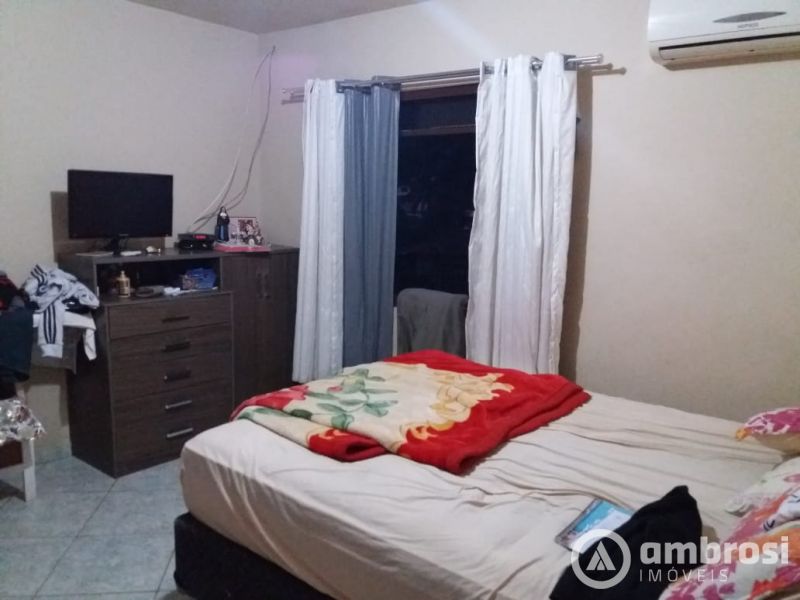 Ampla Casa com 4 Quartos Troca por Sitio