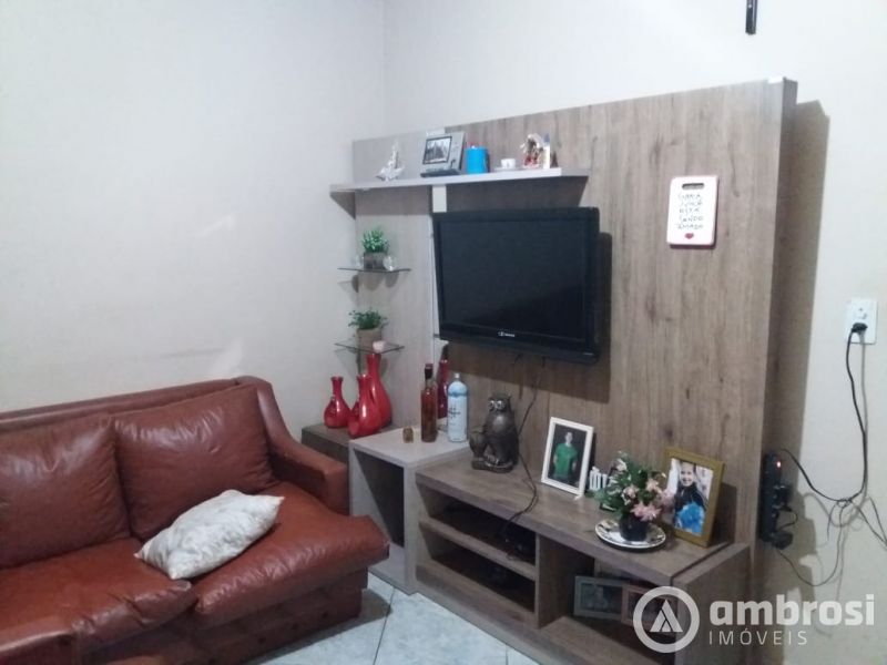 Ampla Casa com 4 Quartos Troca por Sitio