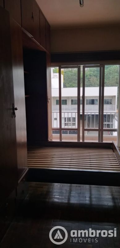 APTO 01 SUITE + 02 QTOS - CENTRO - SEMI MOBILIADO  ( COM CONDOMINIO INCLUSO) 