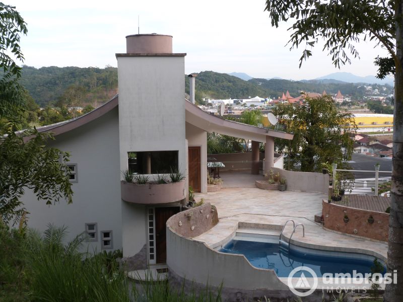 Casa em Local Tranquilo Com Linda Vista da Cidade