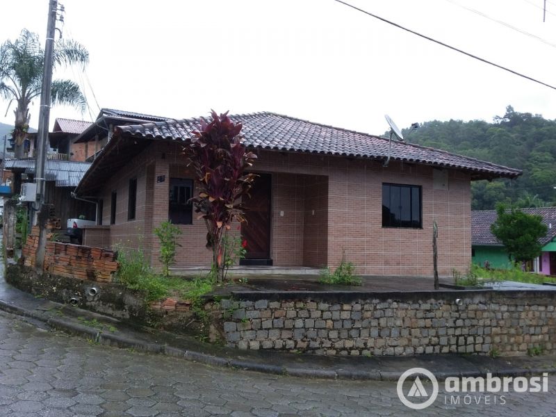 CASA 1 SUITE + 02 QTOS 