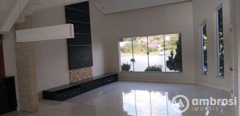 CASA 01 SUITE + 03 QTOS  (SEMI-MOBILIADA) - BAIRRO LIMOEIRO