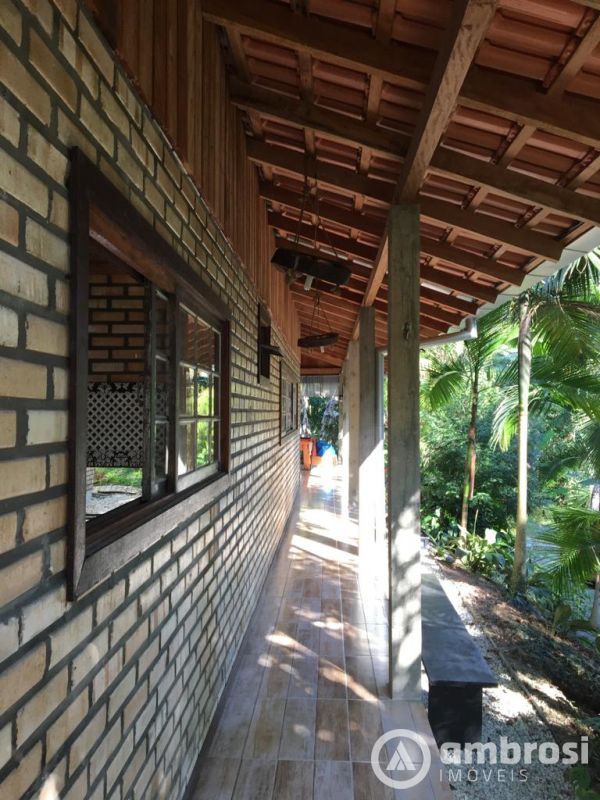 Casa / Chácara no centro da Guabiruba 