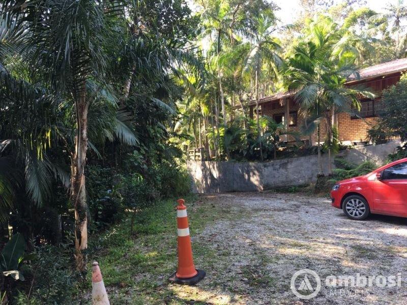 Casa de 3 quartos, 300m² no bairro Centro, em Guabiruba | Eu Corretor