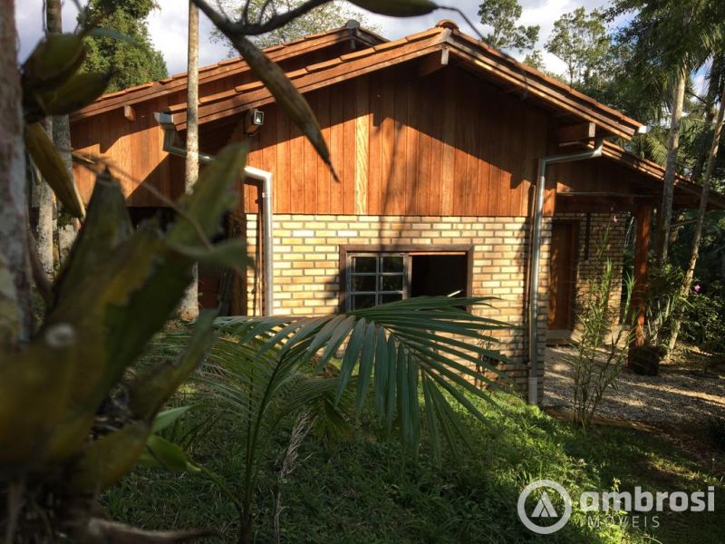 Casa / Chácara no centro da Guabiruba 