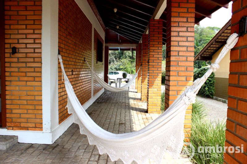 CASA  4 SUITES - CENTRO GUABIRUBA 