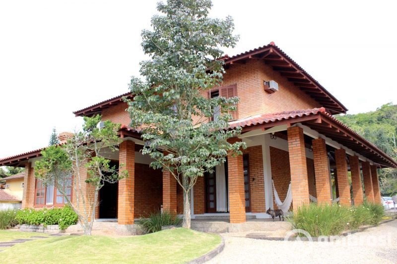 CASA  4 SUITES - CENTRO GUABIRUBA 