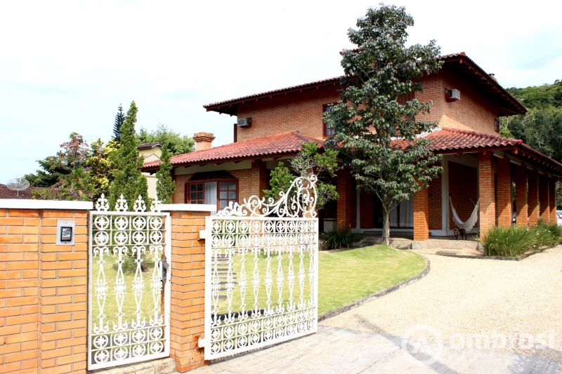 CASA  4 SUITES - CENTRO GUABIRUBA 
