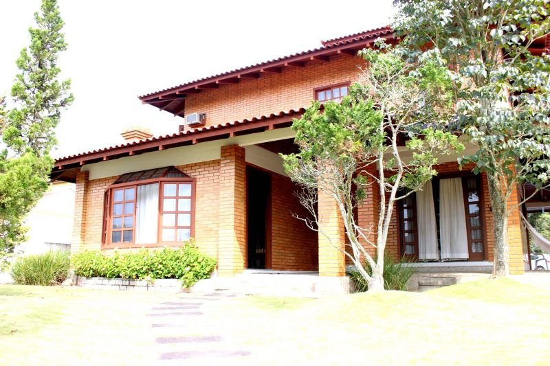 CASA  4 SUITES - CENTRO GUABIRUBA 