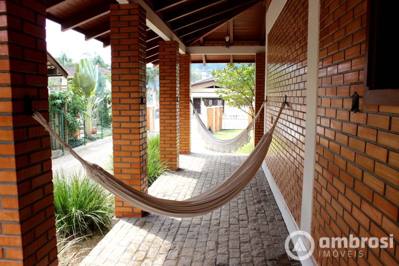 CASA  4 SUITES - CENTRO GUABIRUBA 