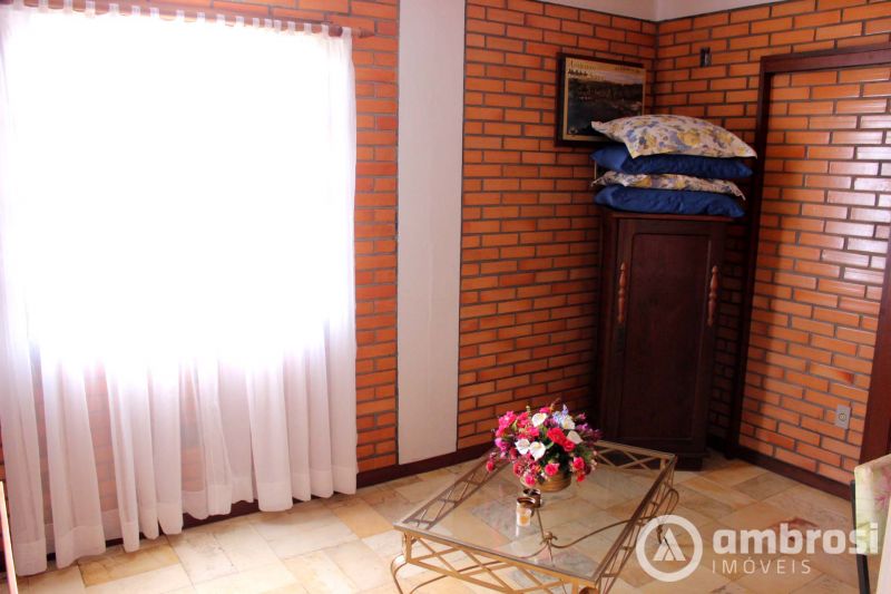 CASA  4 SUITES - CENTRO GUABIRUBA 