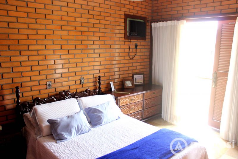 CASA  4 SUITES - CENTRO GUABIRUBA 