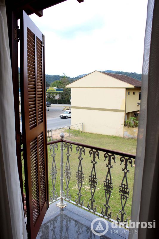 CASA  4 SUITES - CENTRO GUABIRUBA 