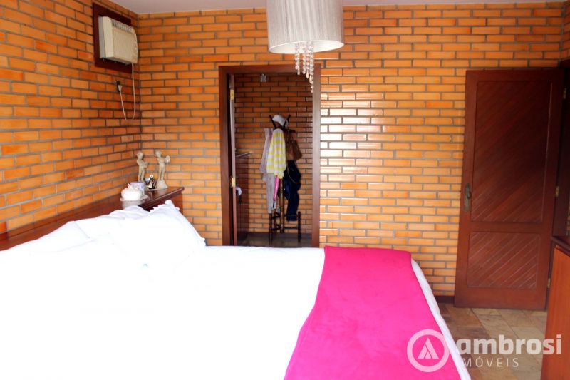 CASA  4 SUITES - CENTRO GUABIRUBA 