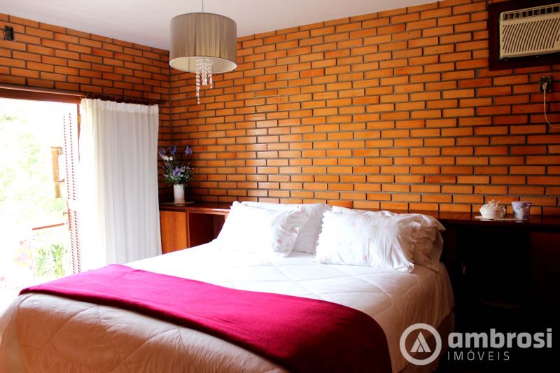 CASA  4 SUITES - CENTRO GUABIRUBA 