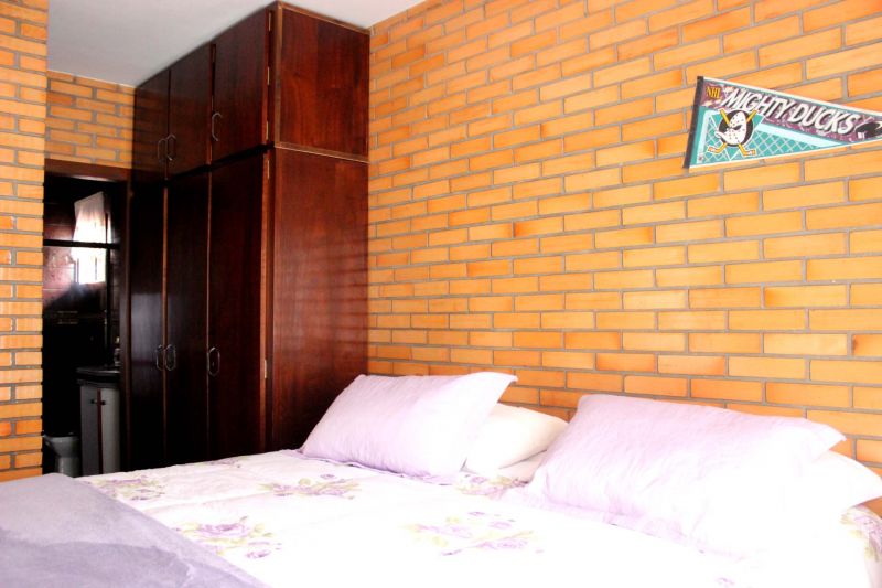 CASA  4 SUITES - CENTRO GUABIRUBA 