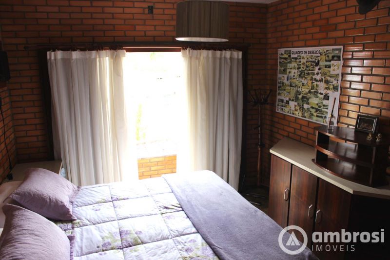 CASA  4 SUITES - CENTRO GUABIRUBA 