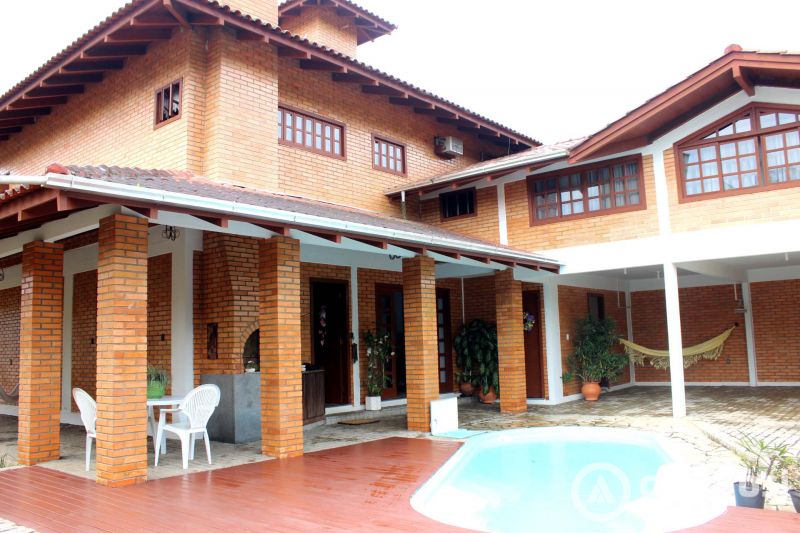 CASA  4 SUITES - CENTRO GUABIRUBA 