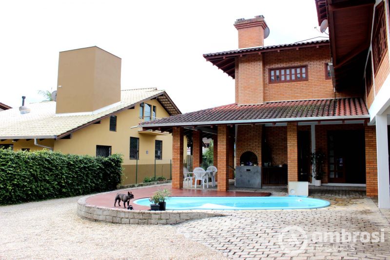 CASA  4 SUITES - CENTRO GUABIRUBA 
