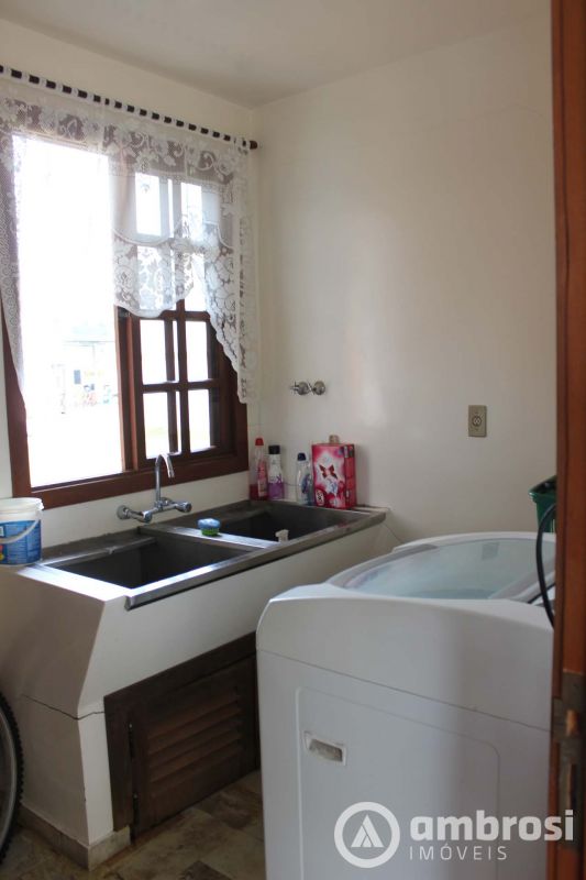 CASA  4 SUITES - CENTRO GUABIRUBA 
