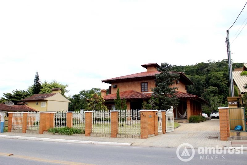 CASA  4 SUITES - CENTRO GUABIRUBA 