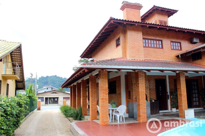 CASA  4 SUITES - CENTRO GUABIRUBA 