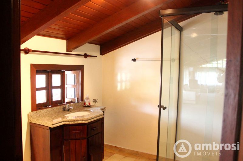 CASA  4 SUITES - CENTRO GUABIRUBA 