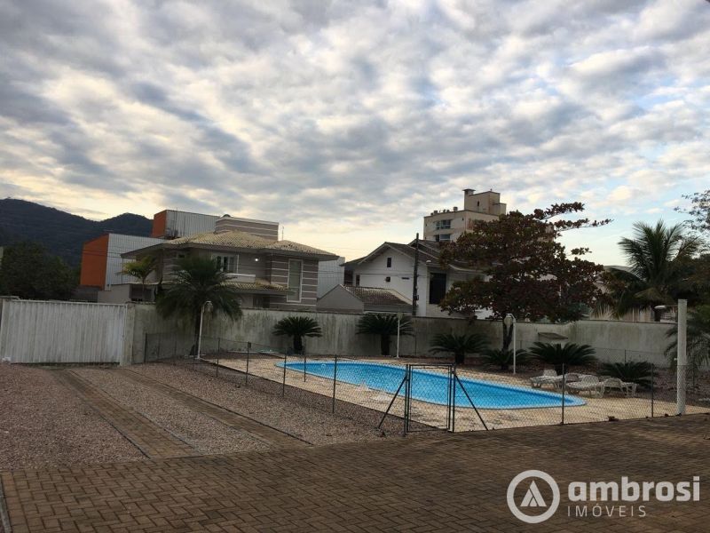 Casa de 3 quartos, 220m² | Eu Corretor