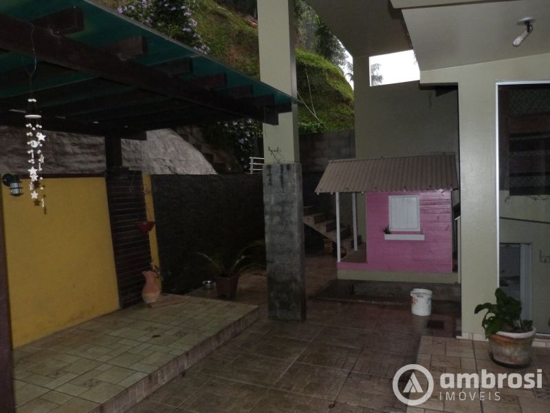 CASA COM 01 SUITE + 03 QTOS - COM PISCINA - SANTA RITA 