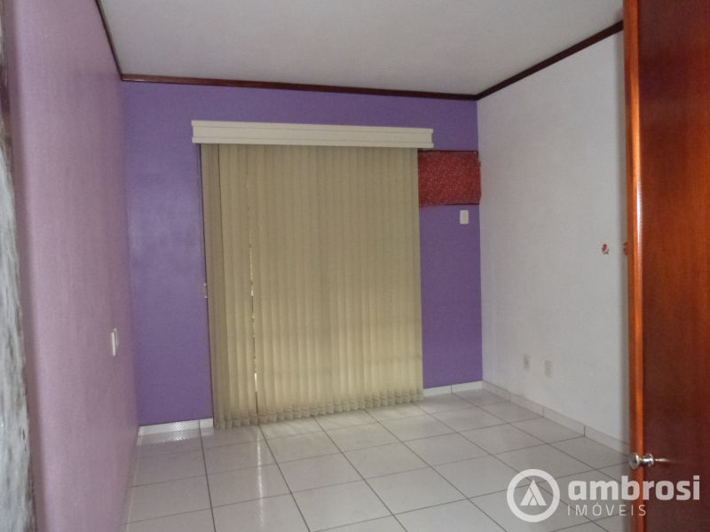 CASA COM 01 SUITE + 03 QTOS - COM PISCINA - SANTA RITA 