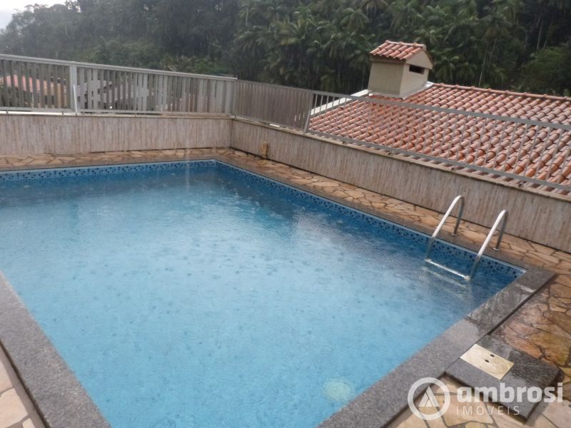CASA COM 01 SUITE + 03 QTOS - COM PISCINA - SANTA RITA 