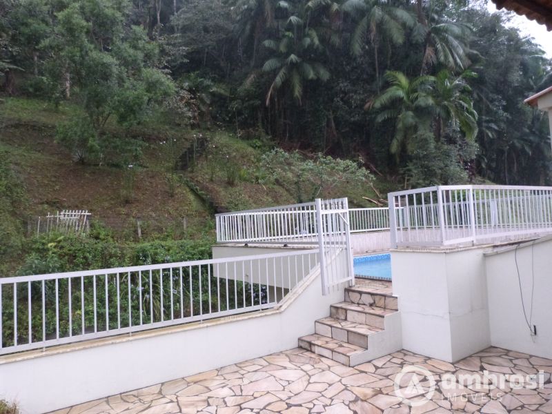 CASA COM 01 SUITE + 03 QTOS - COM PISCINA - SANTA RITA 