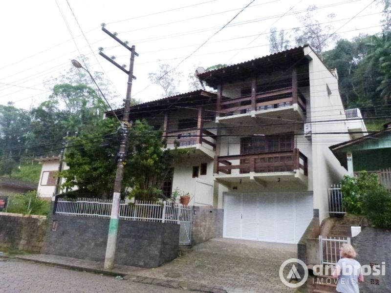 Casa de 4 quartos, 400m² no bairro Santa Rita, em Brusque | Eu Corretor