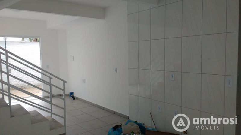 CASA  N. 04 - PRIMEIRO DE MAIO 
