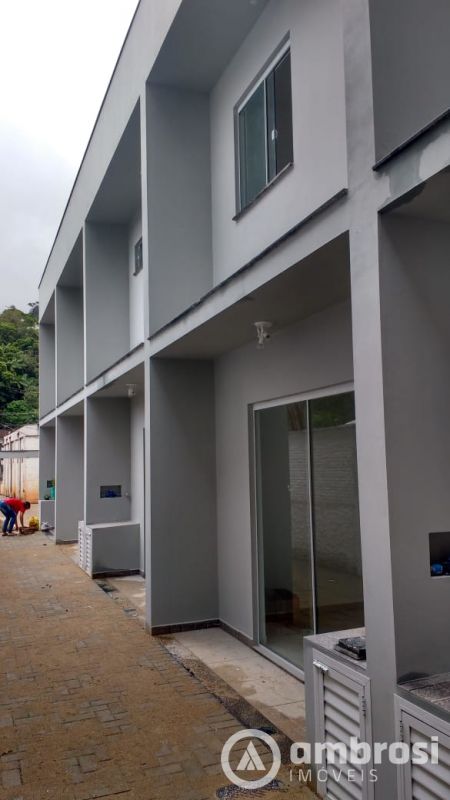 CASA  N. 04 - PRIMEIRO DE MAIO 