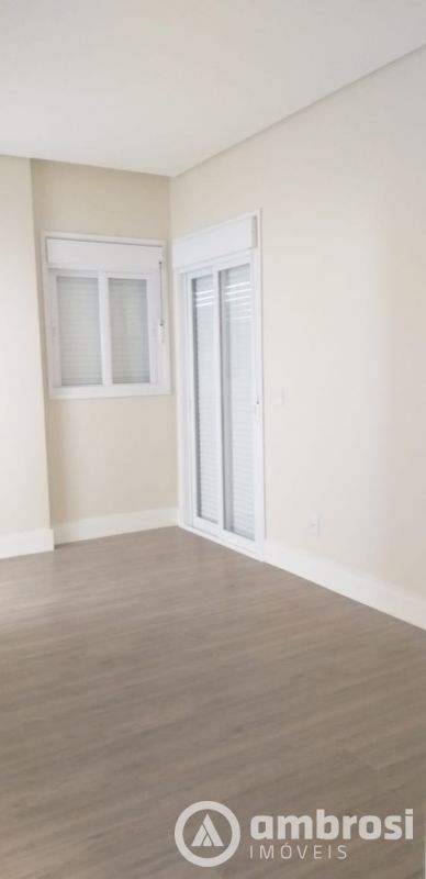 APTO COM 4 SUITES - CENTRO - Suíte com hidromassagem  