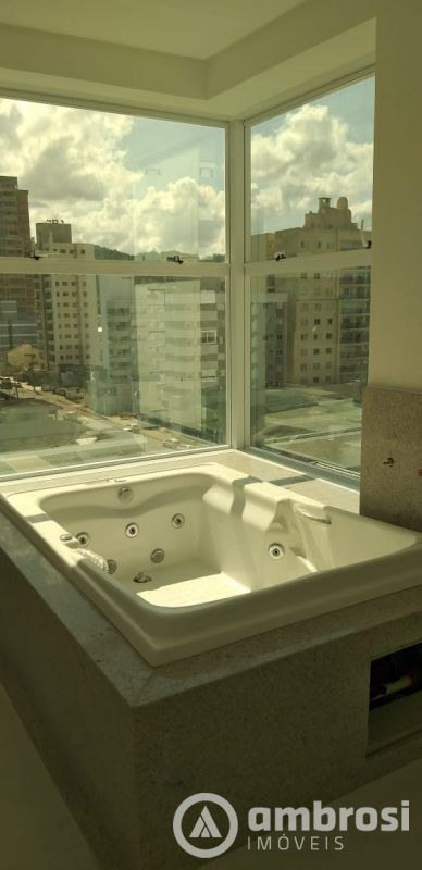 APTO COM 4 SUITES - CENTRO - Suíte com hidromassagem  