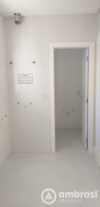 APTO COM 4 SUITES - CENTRO - Suíte com hidromassagem  