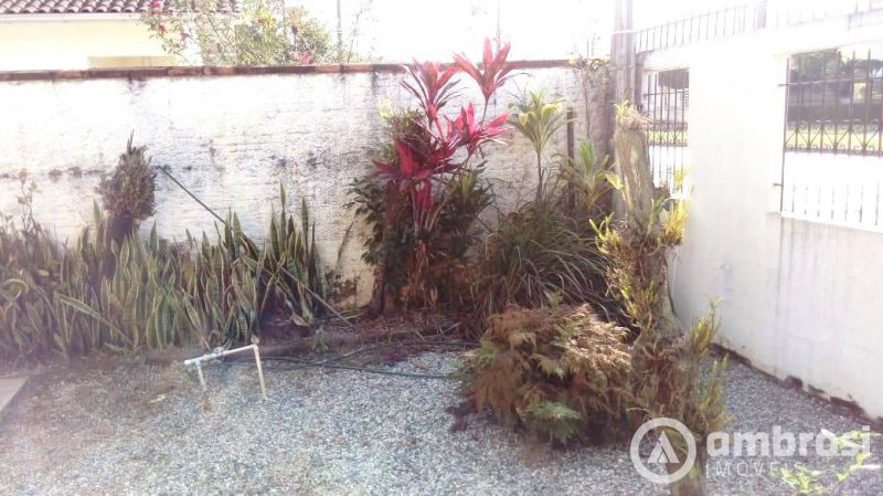 CASA 01 SUITE + 03 QTOS - BAIRRO MALUCHE