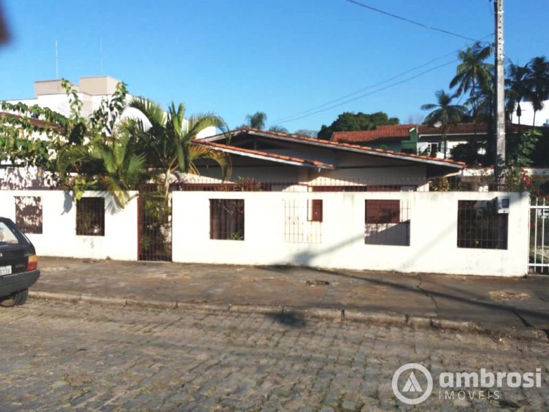 CASA 01 SUITE + 03 QTOS - BAIRRO MALUCHE