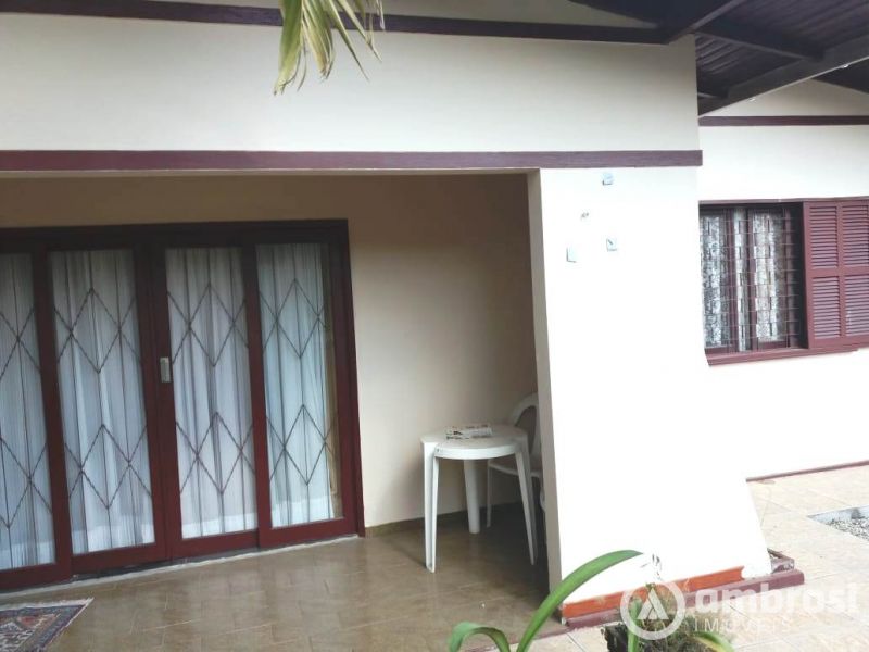 CASA 01 SUITE + 03 QTOS - BAIRRO MALUCHE