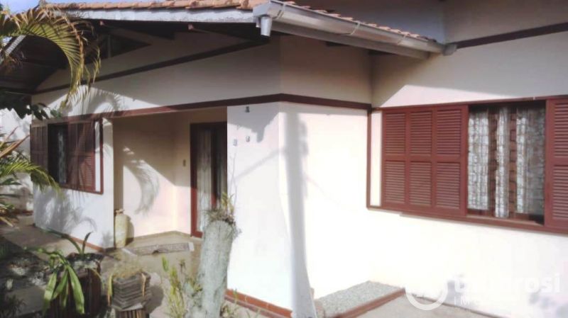 CASA 01 SUITE + 03 QTOS - BAIRRO MALUCHE